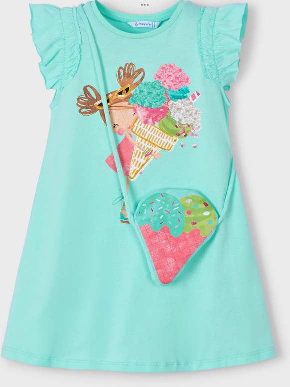 Girl dress with ice cream bag  0225279